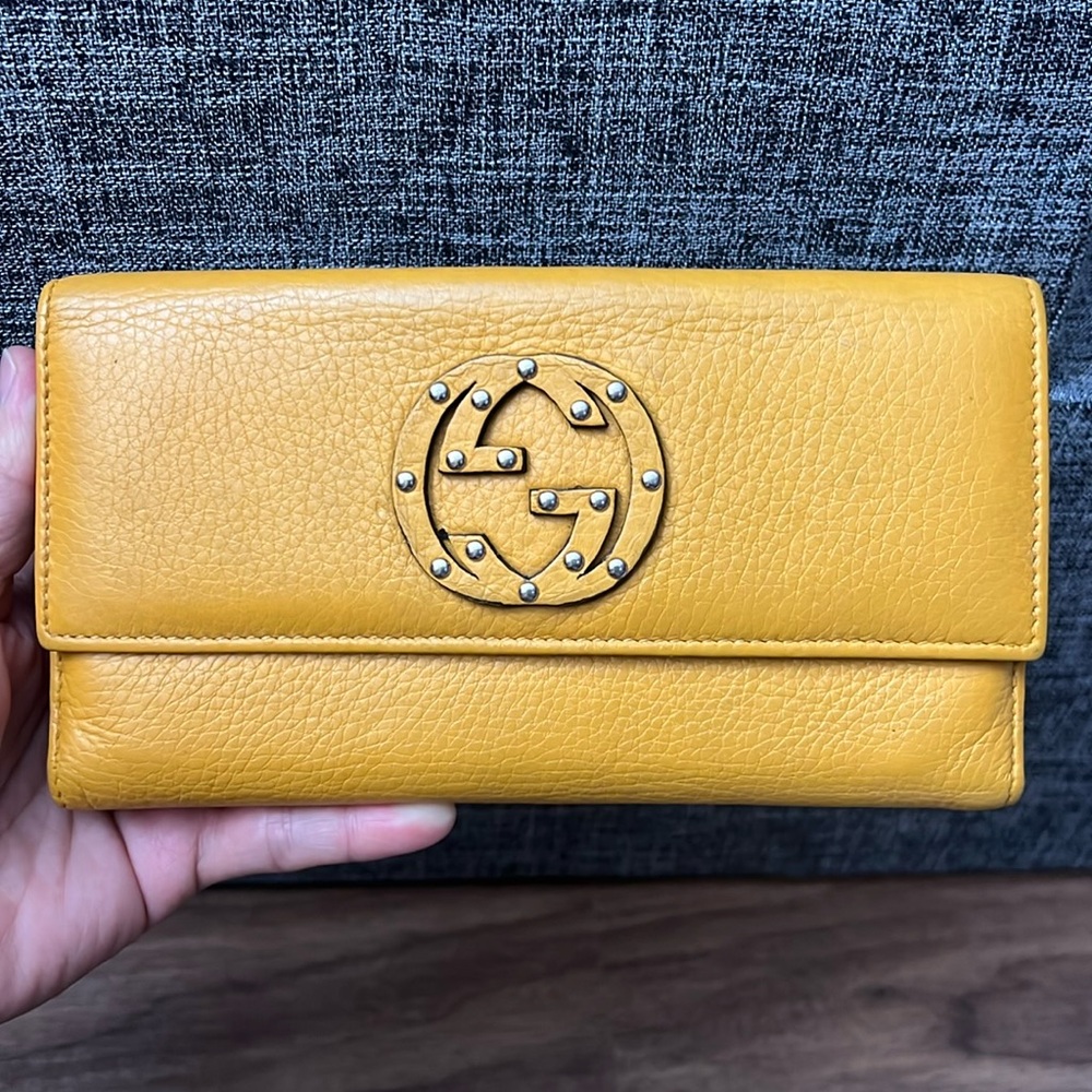 💯% authentic Gucci long wallet